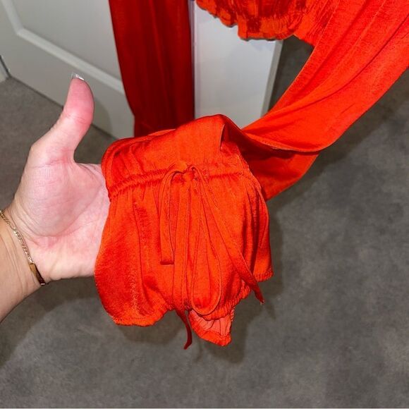 F21 Off the Shoulder Tie Sleeve Cropped Top - Picture 3 of 5